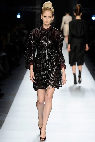 Look 15